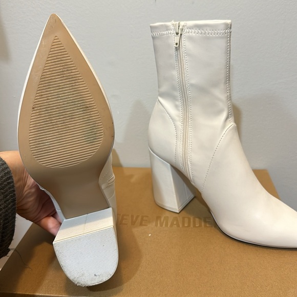 STEVE MADDEN BOOTIES - Picture 2 of 4